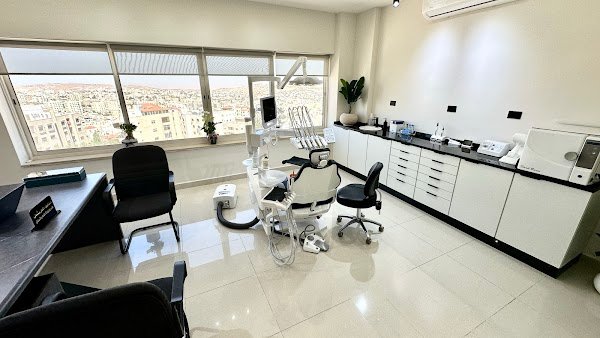 عيادة الدكتور محمود عمر مشعل لطب و جراحة الفم والاسنان
