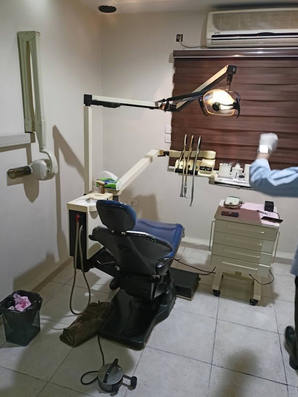 عيادة الدكتور أيمن الكيلاني طب أسنان ، ماركا الشماليه ، دخلة نقاوه