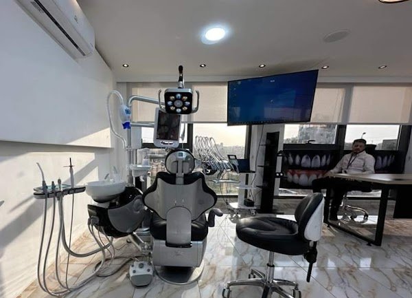 عيادة الدكتور أسامة أبوركبة لطب و جراحة الفم و الأسنان