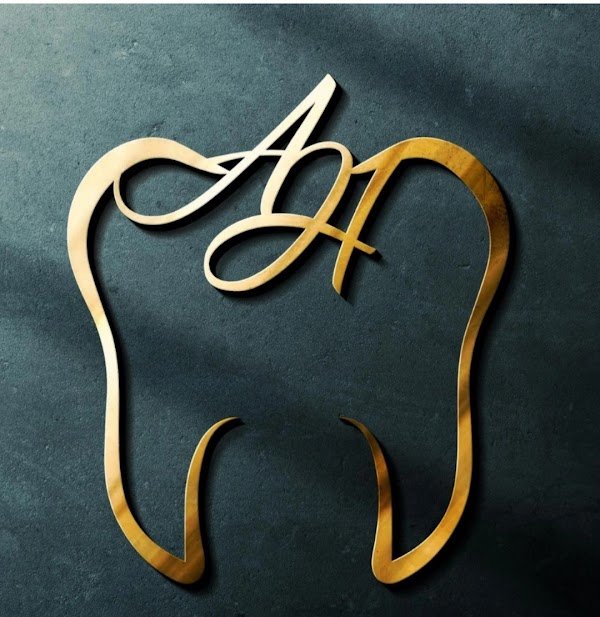 ِAesthetic Dentist: Dr. Awen Halasa طبيب اسنان: الدكتور عون الهلسة