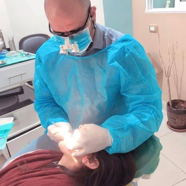 عيادة الدكتور محمد مشاري ابو السمن طبيب اسنان