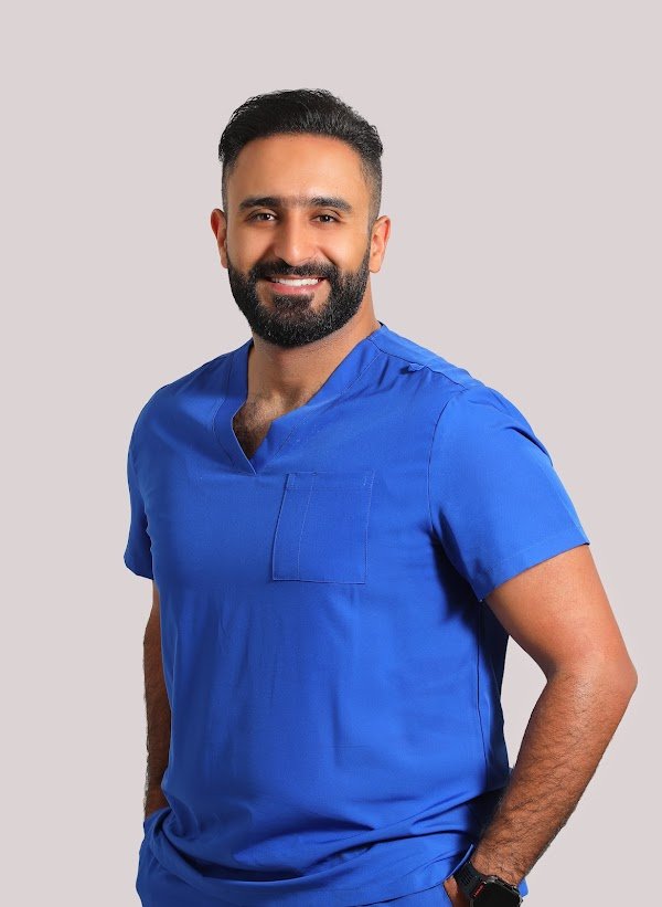 د.محمد العموري اختصاص طب و زراعه وتجميل الاسنان بوتكس وفيلر