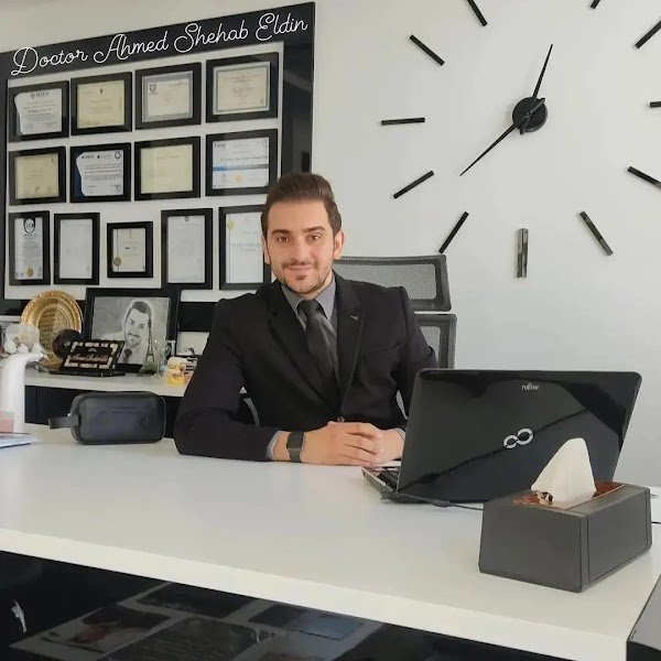 الدكتور احمد شهاب الدين Doctor طبيب اسنان اختصاص زراعة اسنان تجميل اسنان